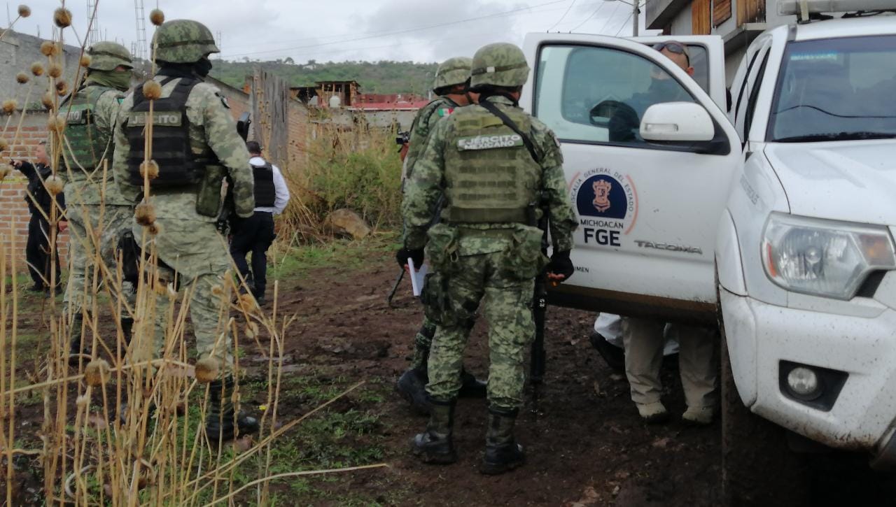 Encuentra El Cad Ver De Un Hombre Envuelto En Una Cobija Abandonado