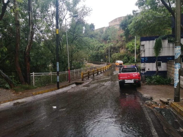 PC y Bomberos supervisan zonas de alto riesgo por lluvias