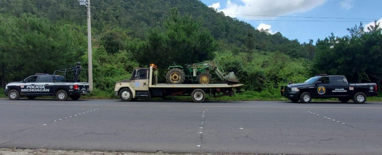 En patrullajes, asegura SSP tractor con reporte de robo en Uruapan