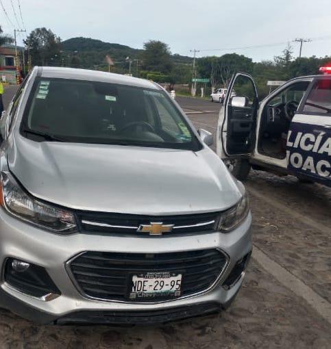 Recupera SSP camioneta con reporte de robo, en Huandacareo