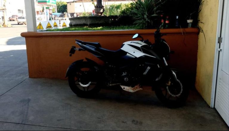 En patrullajes, localiza SSP motocicleta con reporte de robo en Tingüindín.