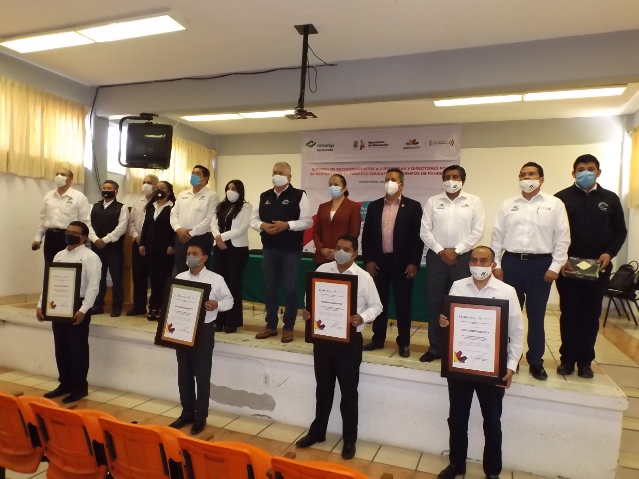 Entregan reconocimientos a Directores de CONALEP Zona 1 por cumplimiento de obligaciones