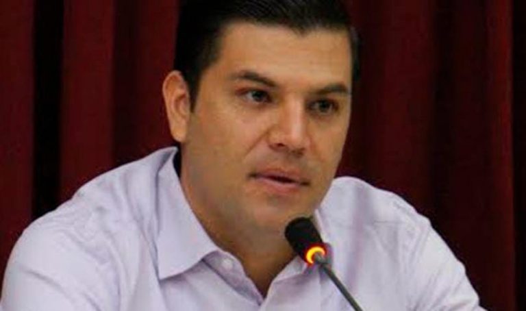 Asesinan a expresidente municipal y exdiputado local de Apatzingán.