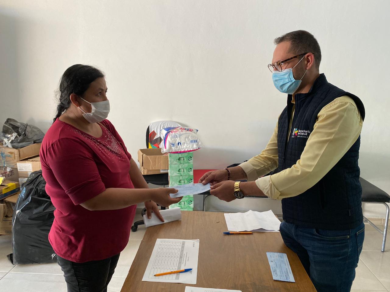 Entrega SSM estímulos económicos a auxiliares de salud de Carácuaro y Nocupétaro