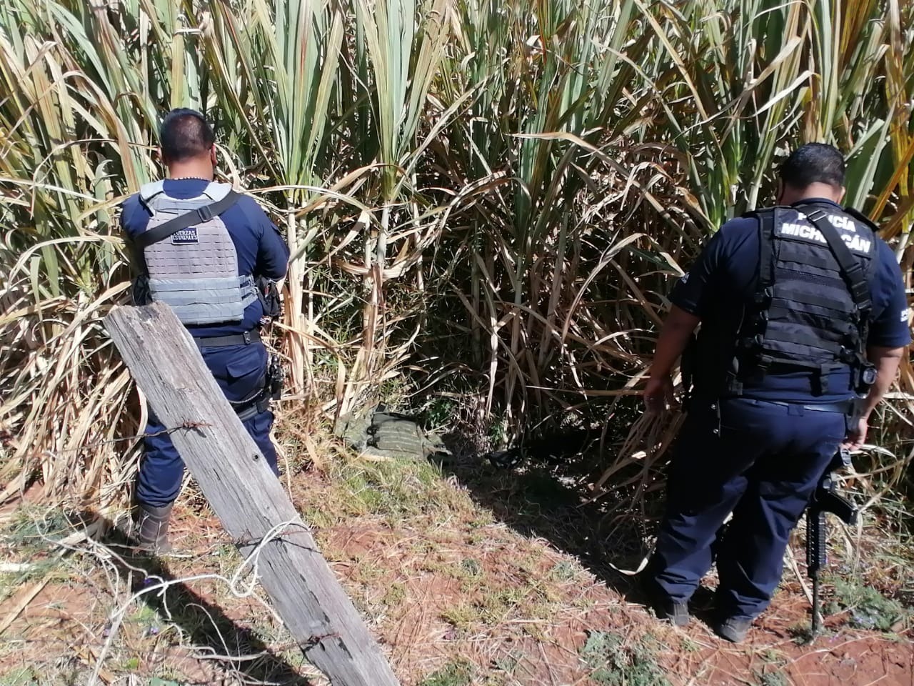 Asegura SSP arma de fuego y chaleco balístico, en Cotija