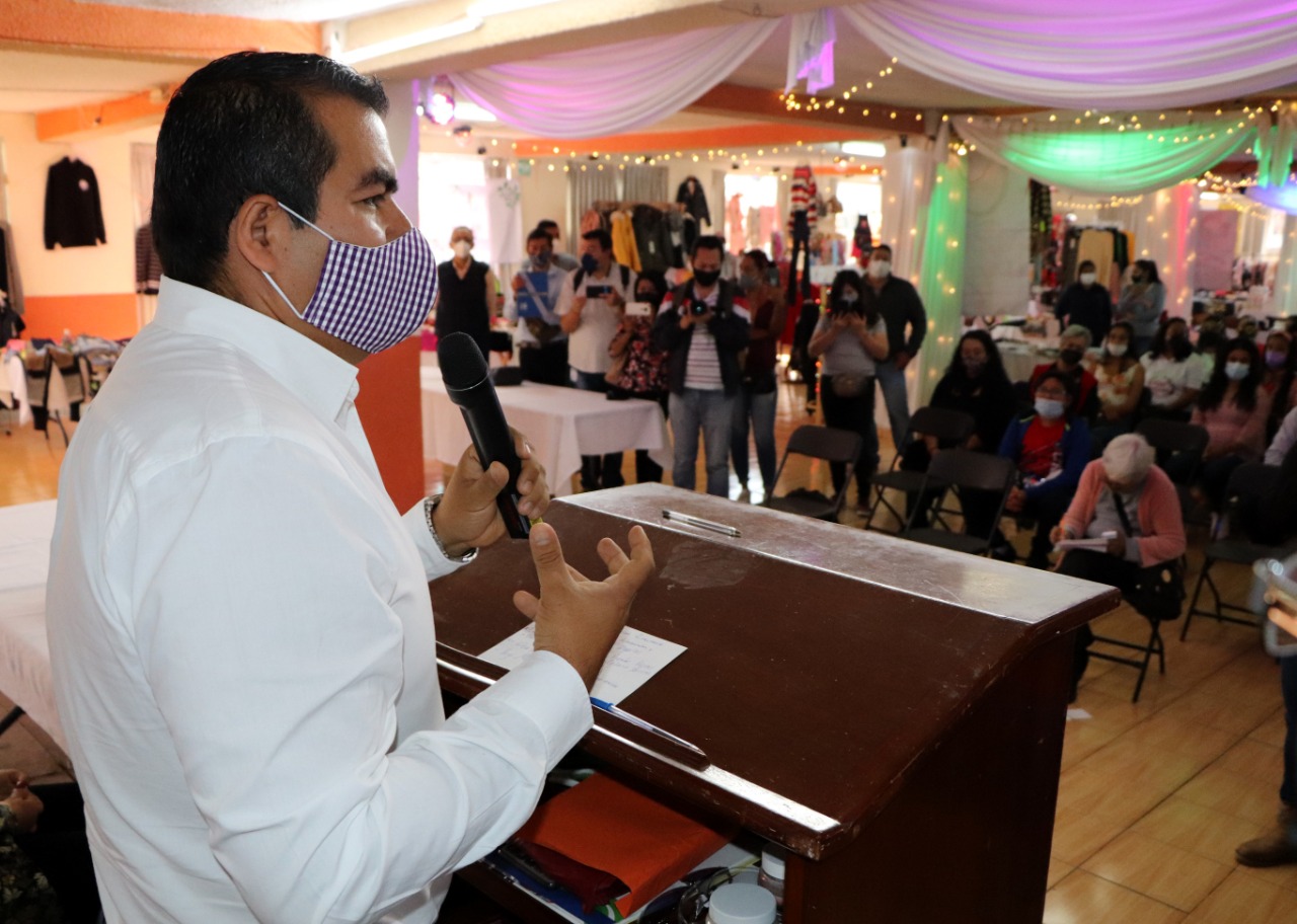 Inaugura alcalde Hugo Alberto Hernández, Bazar Zitacuarense