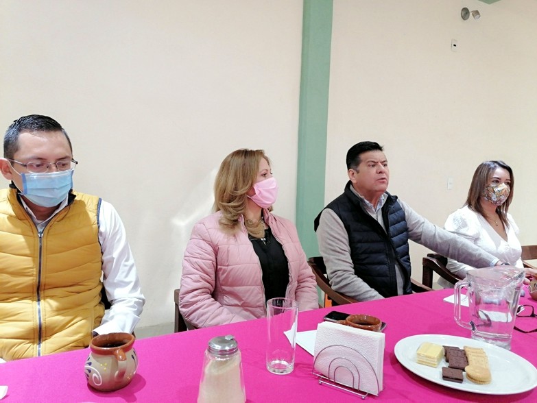 Presentan Juan Bernardo Corona y Vanesa Mejía su precandidatura a la diputación local por el distrito de Huetamo