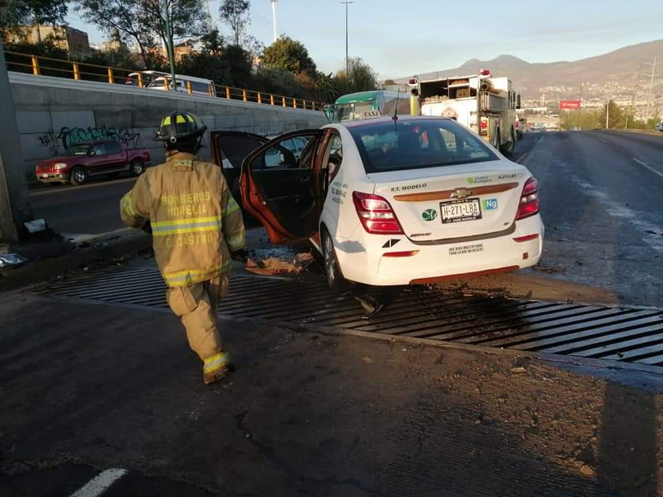 Saldo de una mujer muerta y un lesionado al chocar un taxi