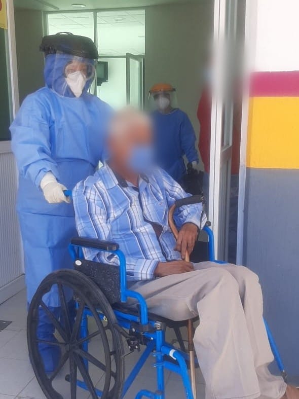 Supera hombre de 75 años el COVID-19 en Hospital de Tuzantla