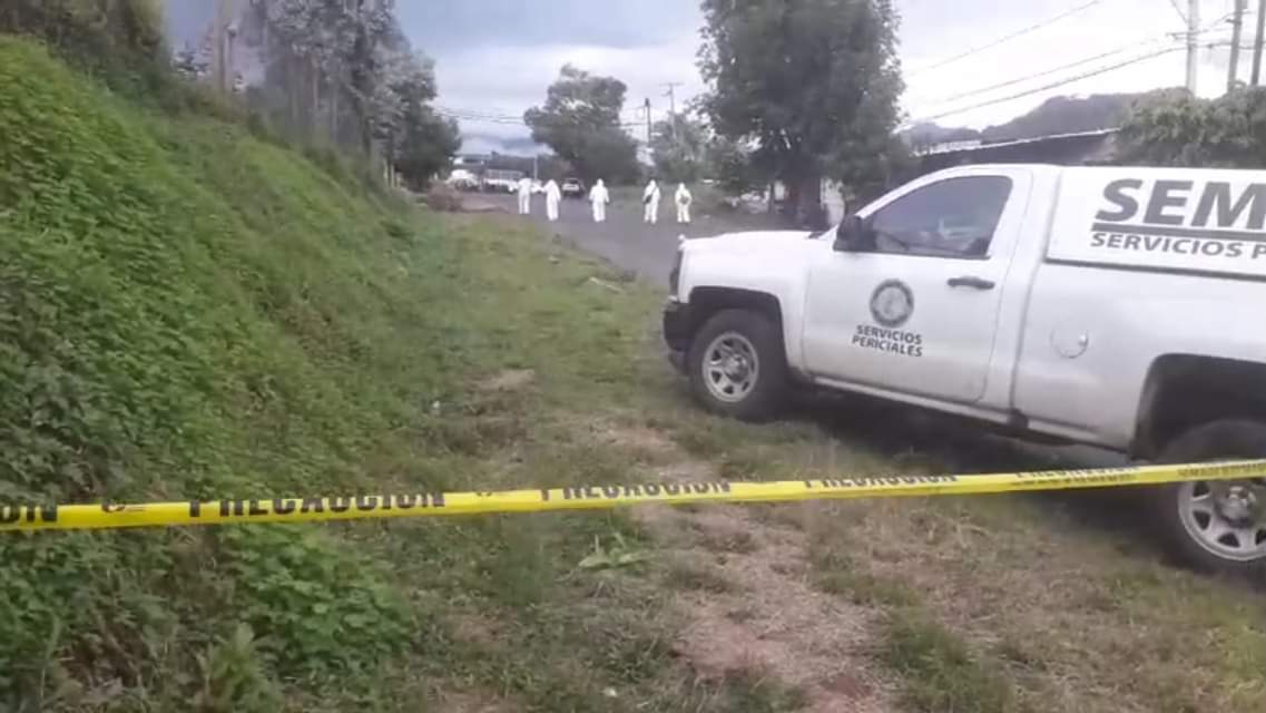 Encuentran el cadáver de un hombre decapitado, tirado en un predio
