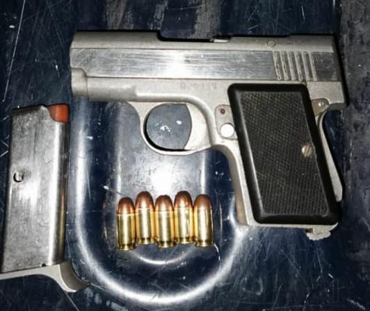 En Apatzingán, detiene SSP a uno en posesión de un arma y cartuchos útiles