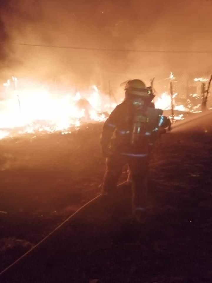 Incendio acabo con 12 viviendas de madera en Morelia.