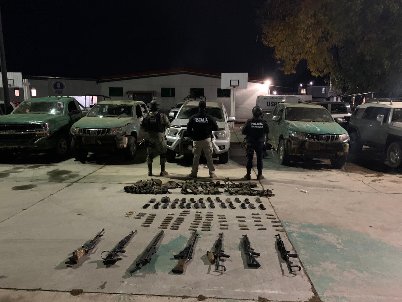 Operación Conjunta Michoacán logra detención de 21 personas y el aseguramiento de 6 vehículos, 7 armas y 574 cartuchos.