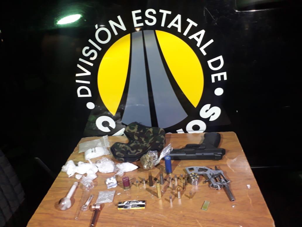 En acción operativa, detiene SSP a tres en posesión de arma de fuego, cartuchos útiles y drogas.