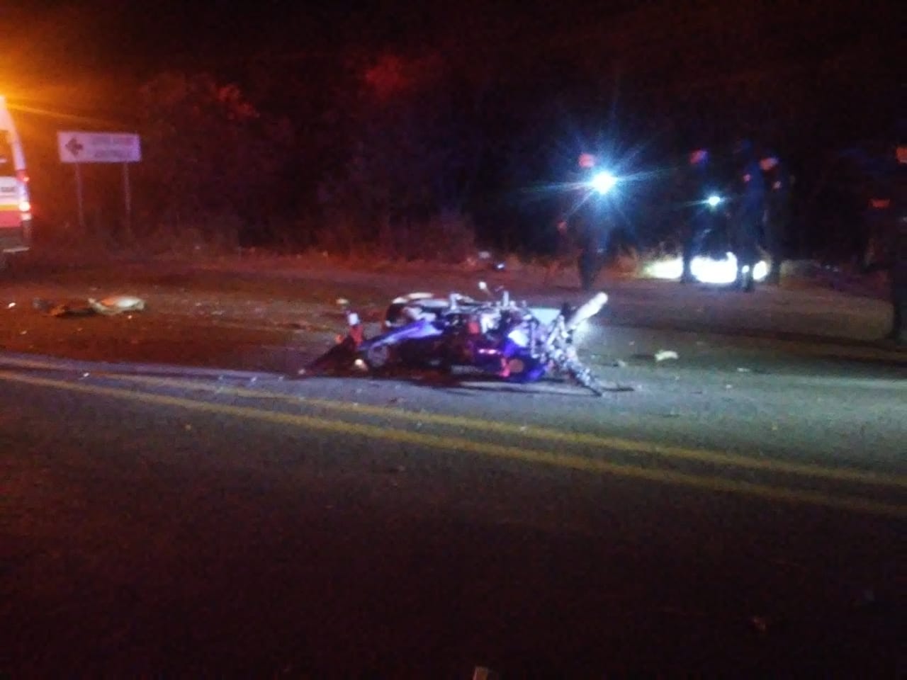 Fuerte accidente automovilístico en la desviación a San Pedro Jacuaro