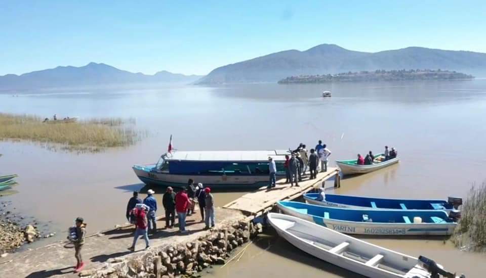 Se han unido pescadores y habitantes de la riviera del Lago de Pátzcuaro para buscar a padre e hija desaparecidos