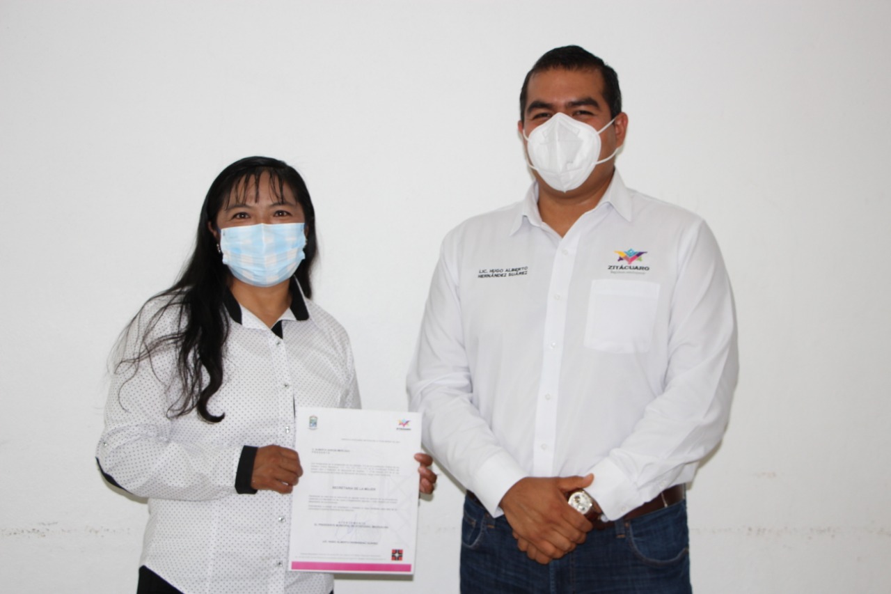 Designa alcalde a Alberta García como nueva secretaria de la Mujer en Zitácuaro
