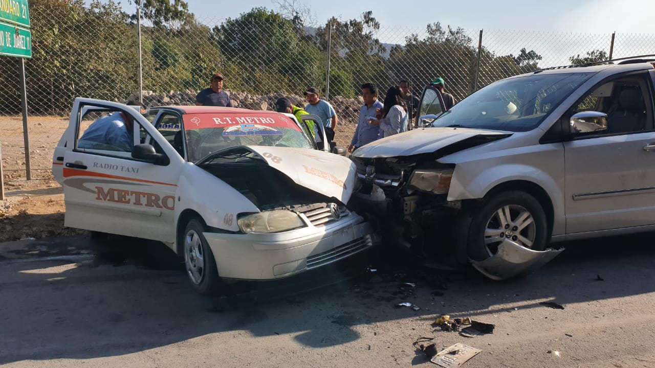 3 personas resultaron lesionadas en choque automovilístico en Zitácuaro