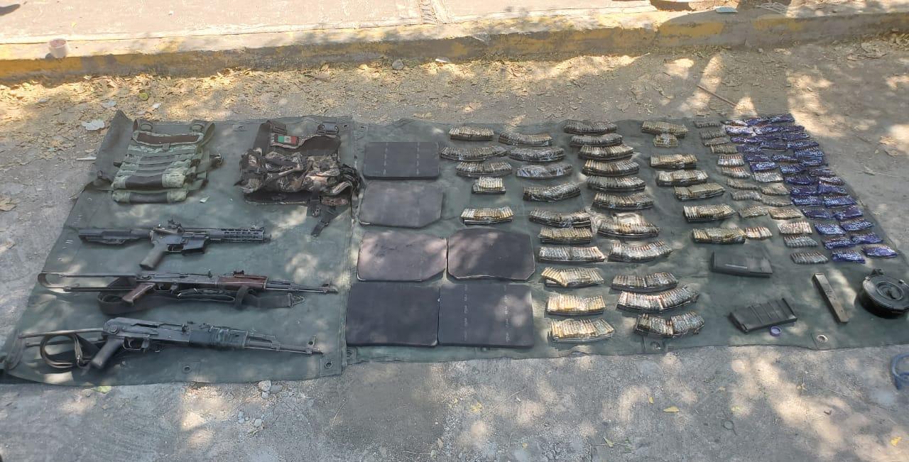 En Operación Conjunta Michoacán, se detuvo a uno en posesión de 3 armas de fuego, mil 283 cartuchos, y equipo táctico