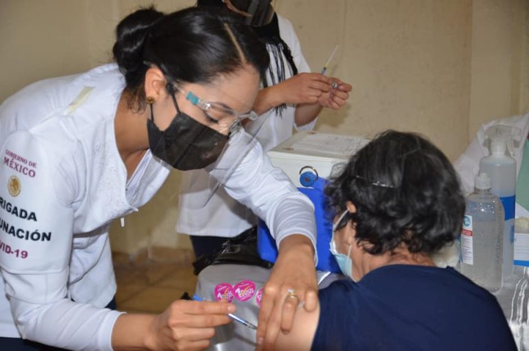Culmina primera etapa de vacunación anti COVID para adultos mayores en Zitácuaro
