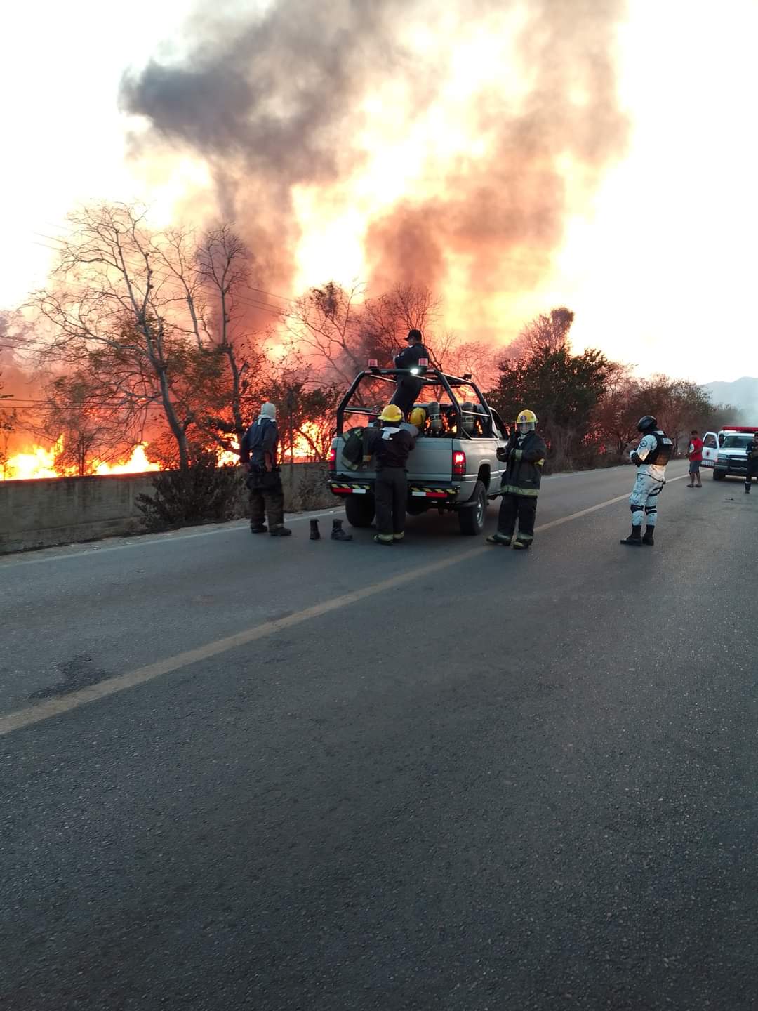 Incendio de pastizal fuera de control alcanzó aserradero