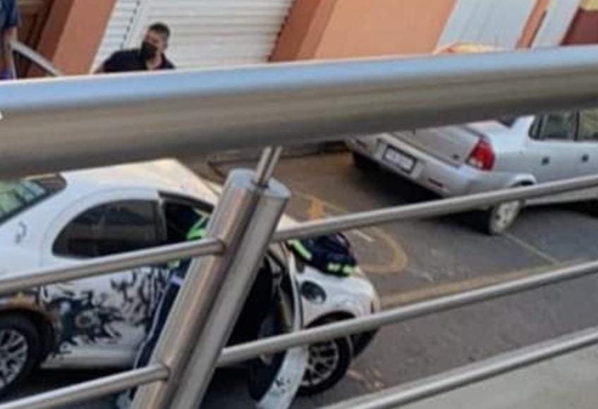 El conductor de un vehículo fue asesinado a balazos