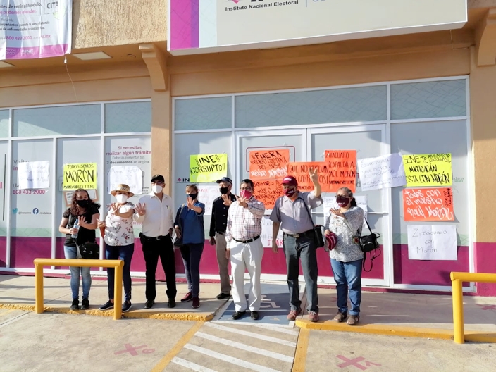 Militantes realizaron caravana en apoyo a Raúl Morón, luego de que le retiraran candidatura