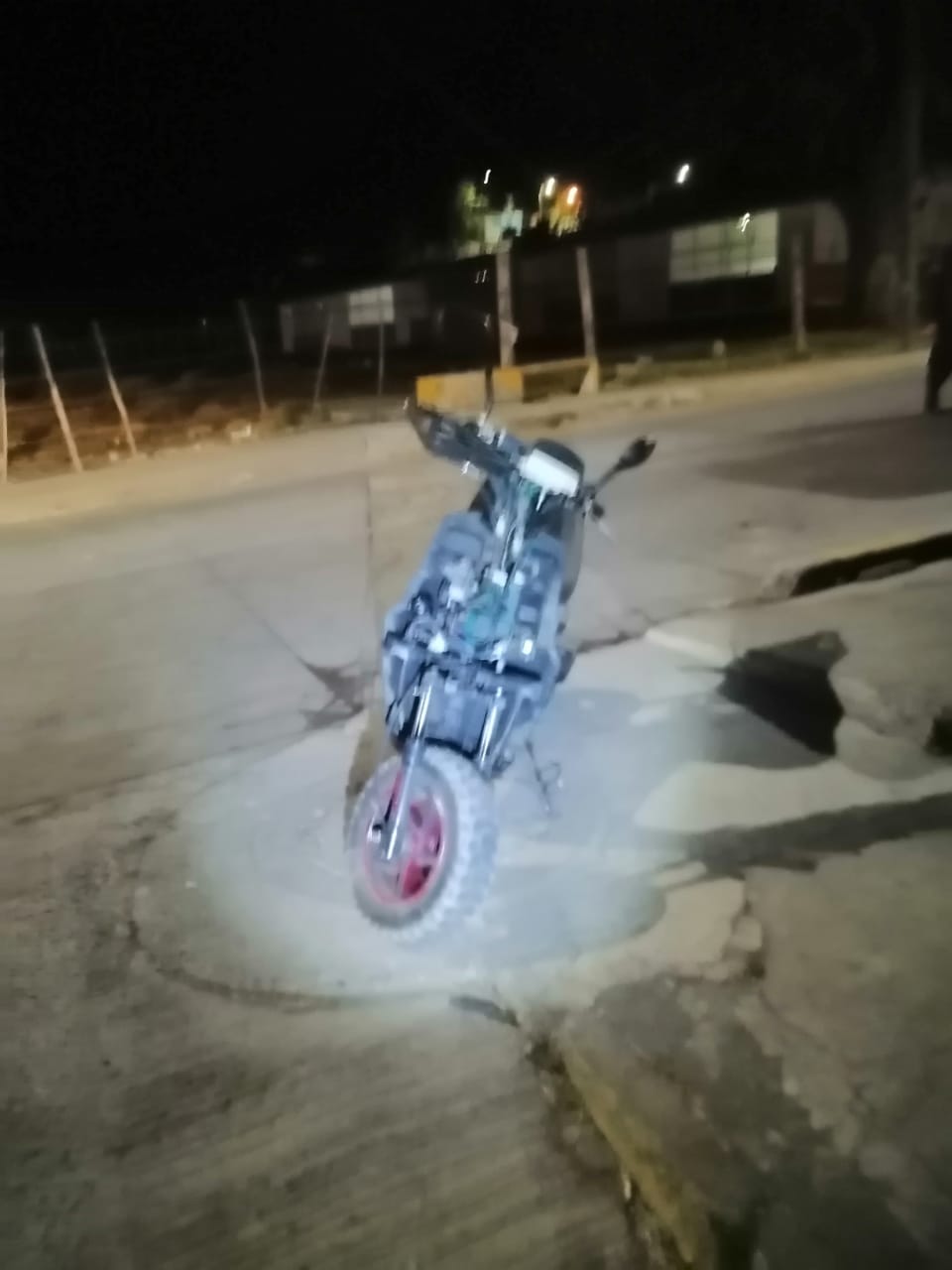 A disposición del MP, un hombre por posesión de sustancias ilícitas y motocicleta por alteración en números de identificación