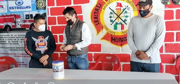 Juan Antonio Ixtlahuac realiza importante donación económica para camión de bomberos