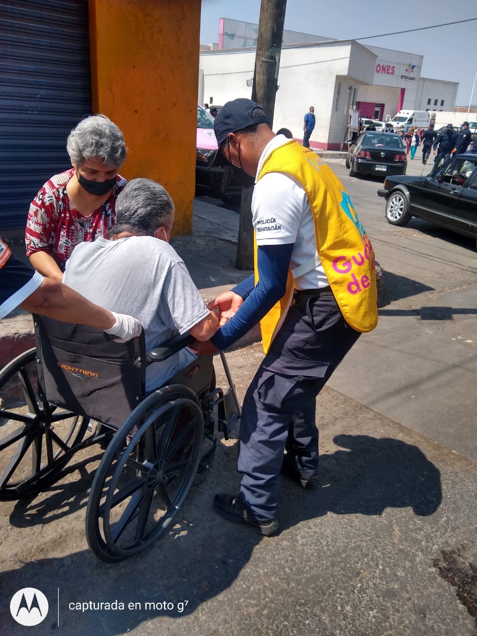 Destaca la SSP Municipal, su apoyo a adultos mayores durante la jornada de vacunación contra COVID-19 en Zitácuaro