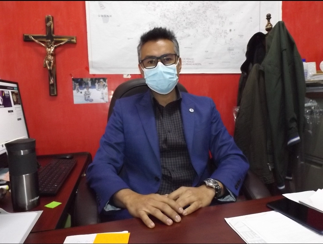 El Regidor J. Trinidad Lara López solicita licencia para separarse del cargo.
