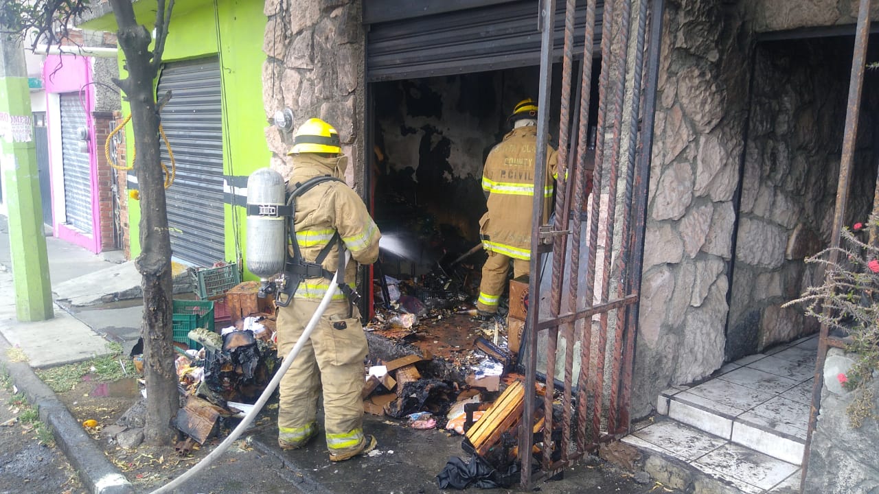 Incendio de un domicilio en la colonia Mariano Escobedo