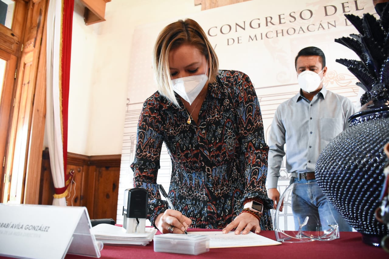 Recibe presidencia de la Mesa Directiva Ley Integral de Pueblos Indígenas