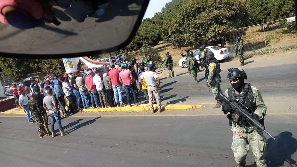 Tras una fuerte movilización de personal del Ejército Mexicano y Guardia Nacional (GN) detuvieron a tres Guardias Rurales del municipio de San Juan Nuevo