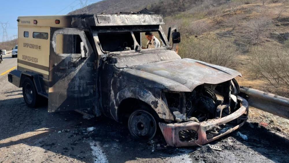 Camioneta de valores se incendió al sufrir falla mecánica