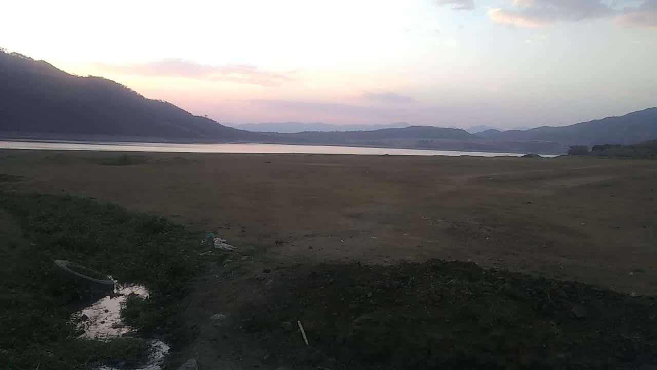 Se informa que en estos momentos la Presa del Bosque se encuentra sin presencia de personas; los accesos están bloqueados y en Semana Santa seguirá prohibido el acceso a ella