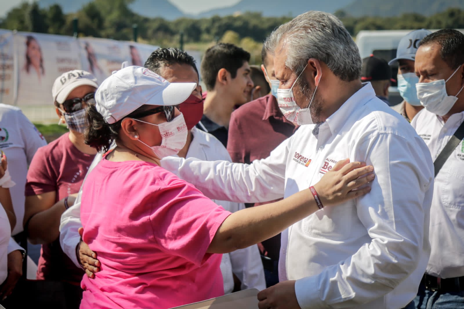 Bedolla propone rescate del Pico de Tancítaro y producción sustentable de aguacate