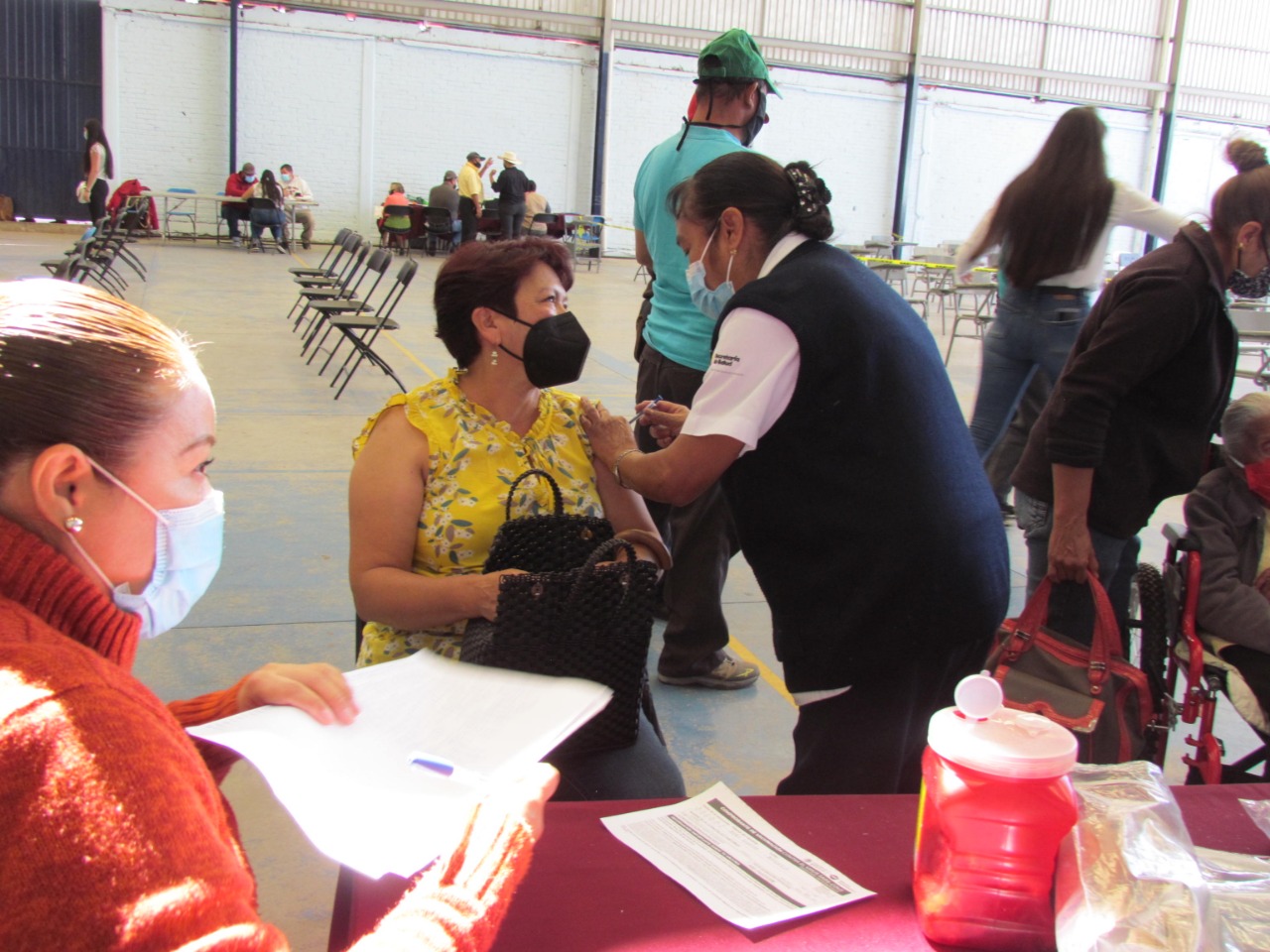 Continúan la aplicación de la vacuna contra el COVID-19 a personas de 50 a 59 años