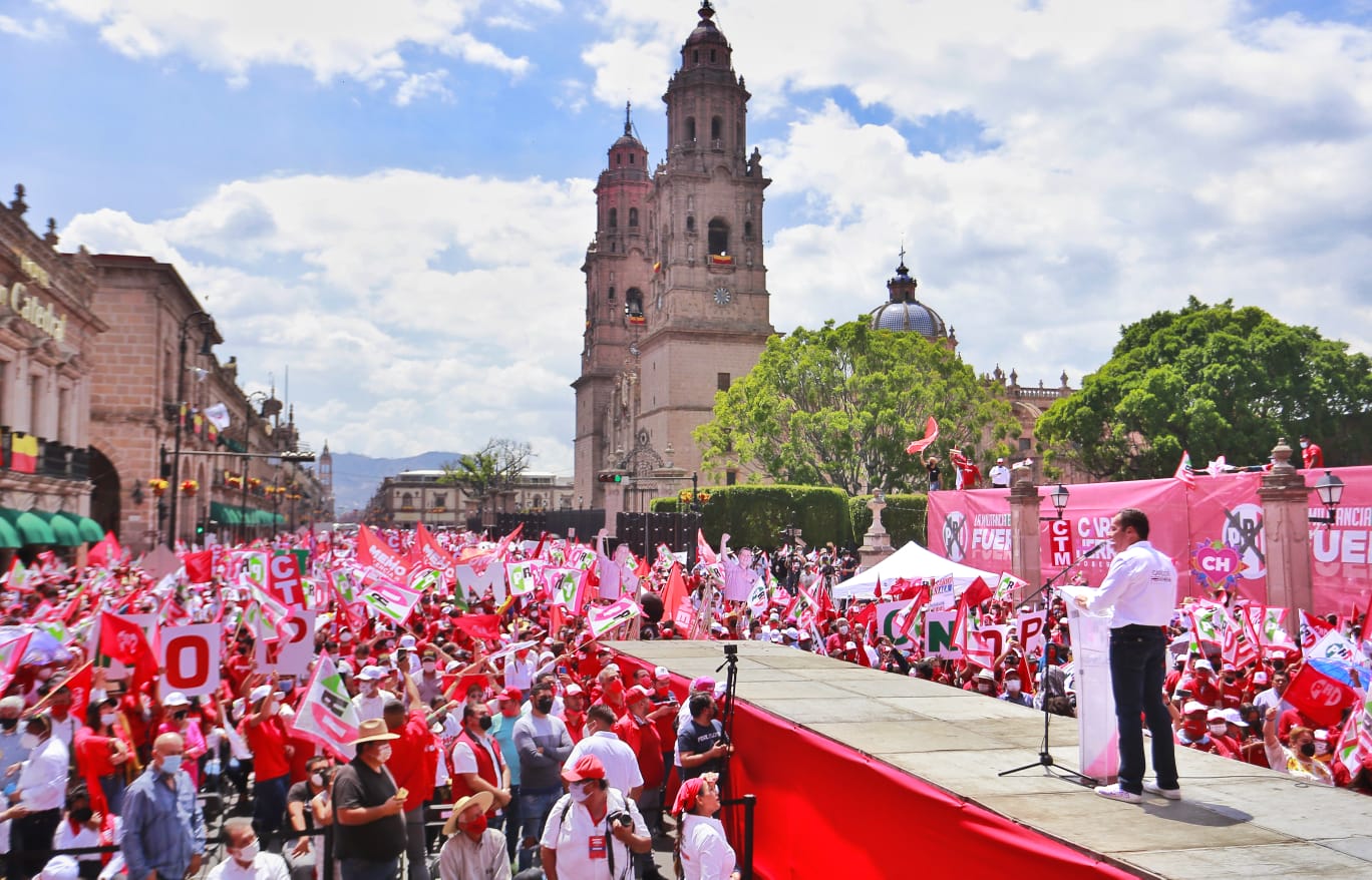 15 mil priístas abrazan a Carlos Herrera.