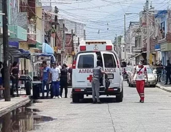 Joven mujer resultó gravemente herida al ser atacada a balazos