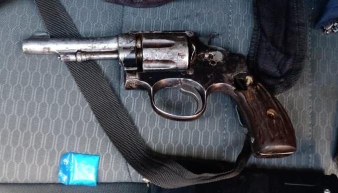 Detiene SSP a uno en posesión de un arma de fuego y droga, en Zitácuaro