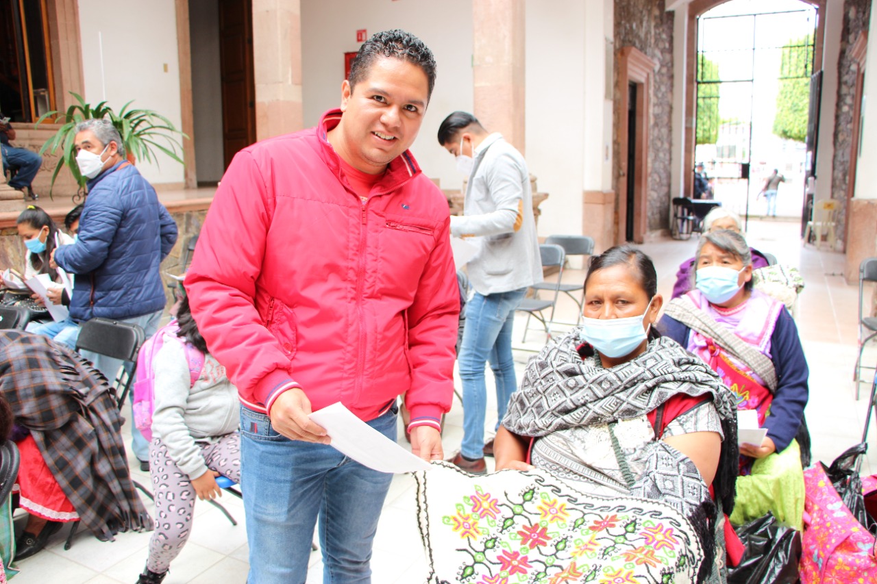 Participan artífices en el 29 Concurso Regional de Artesanías en Zitácuaro