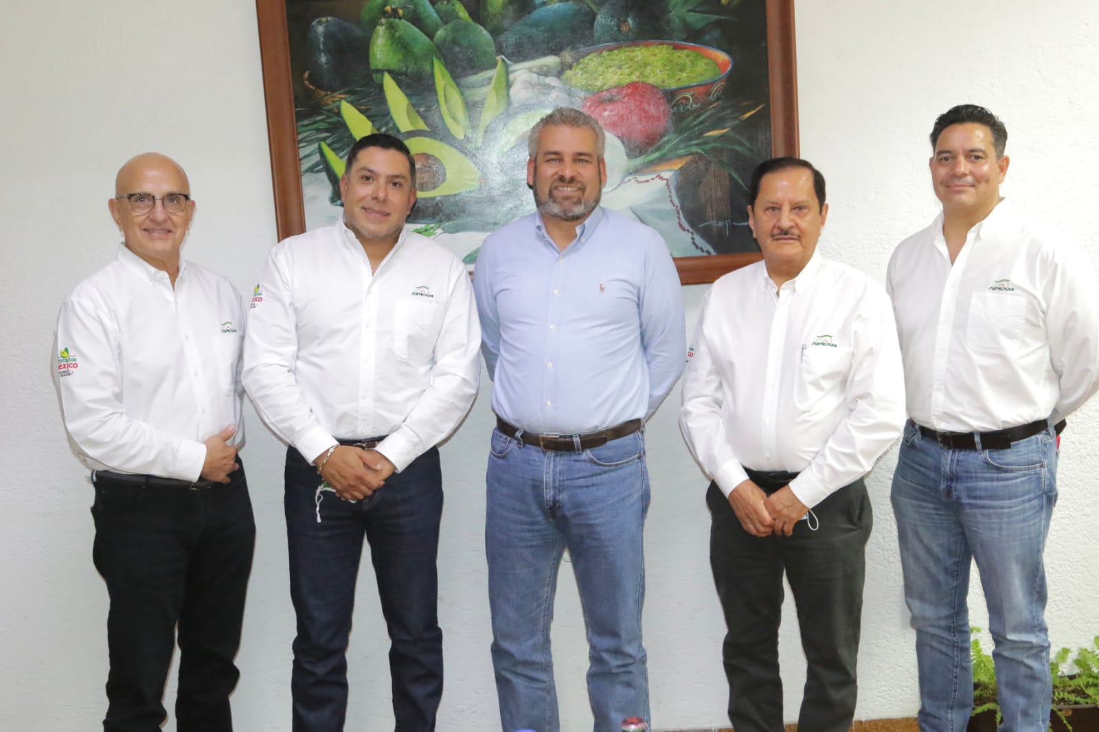 Gobernador electo y APEAM analizan la sustentabilidad ambiental del aguacate