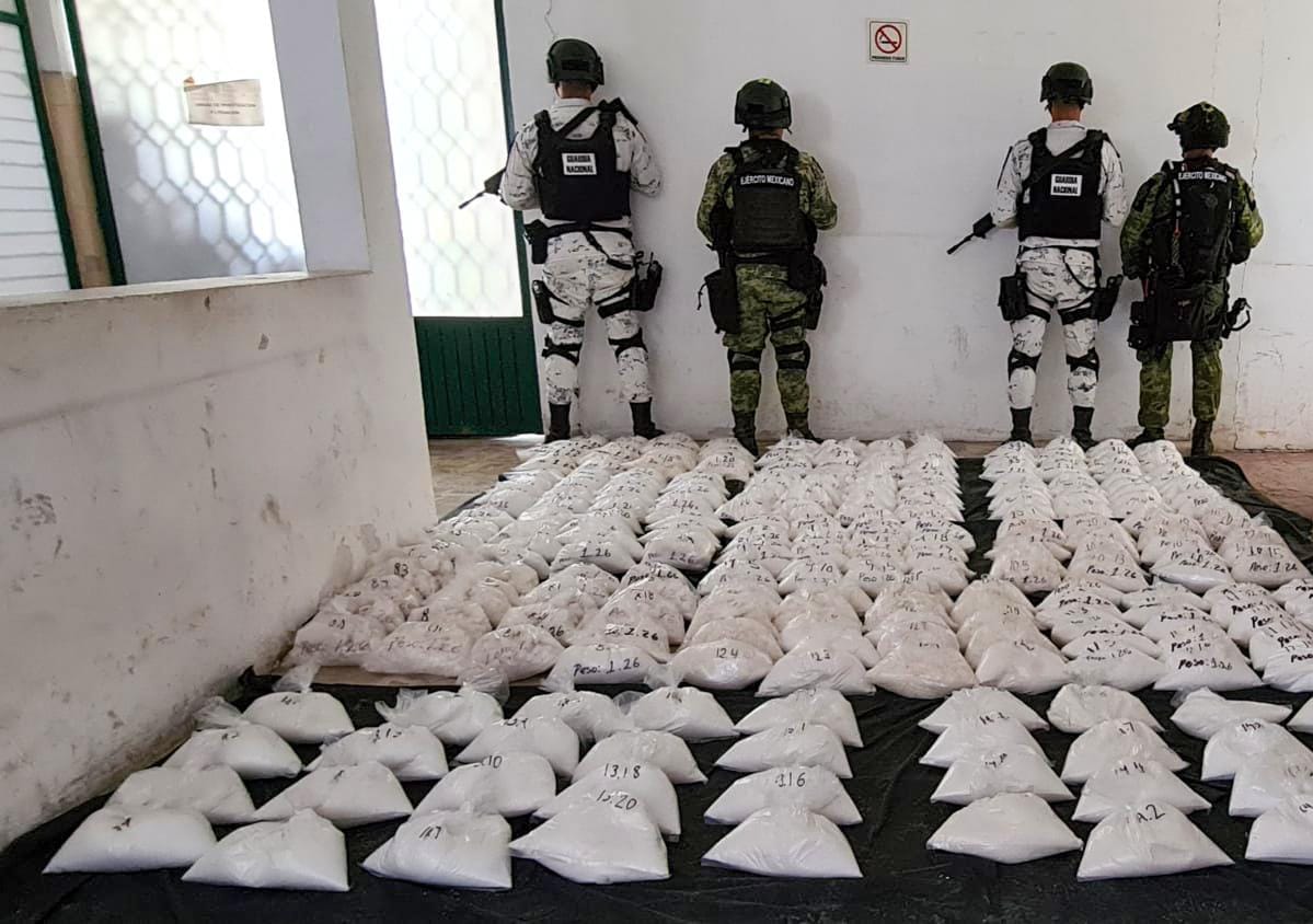 En operativo; personal del Ejército Mexicano y la Guardia Nacional aseguraron 280 kilogramos de droga sintética Cristal