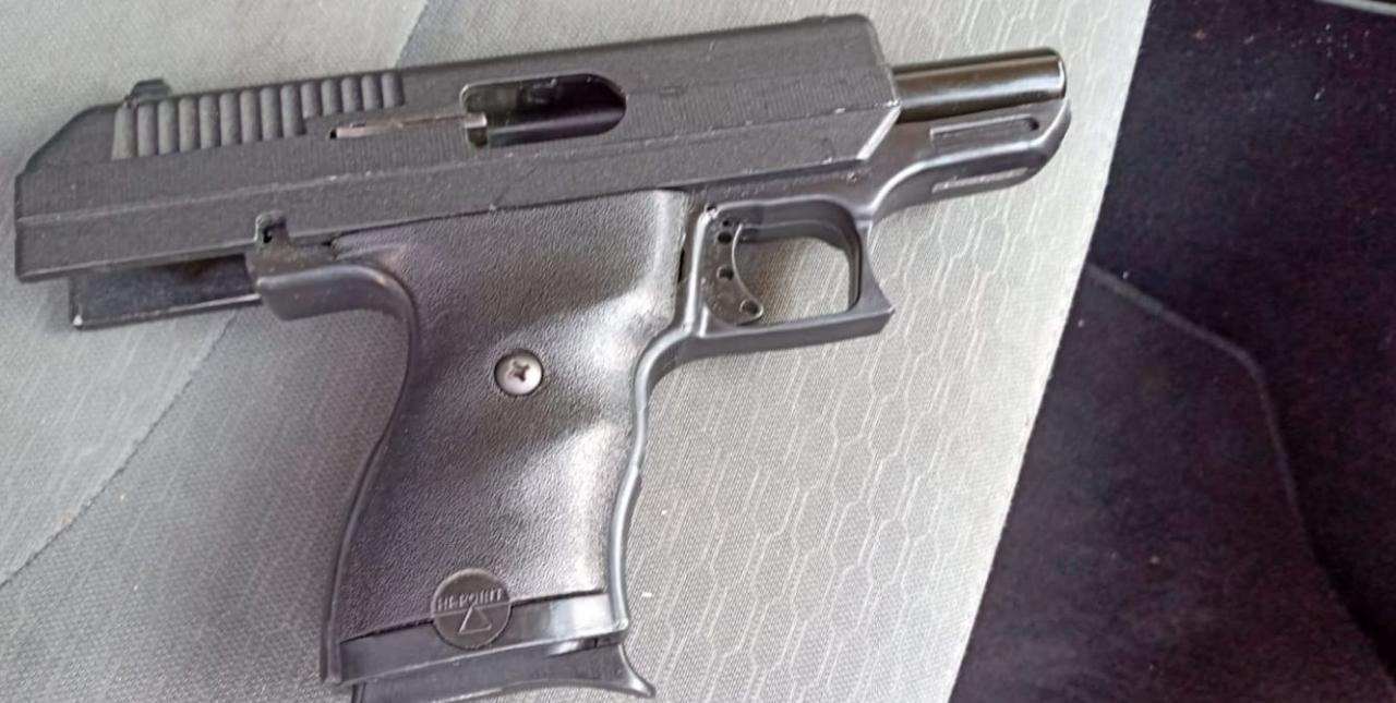 Detiene SSP a dos en posesión de un arma de fuego, en Morelia