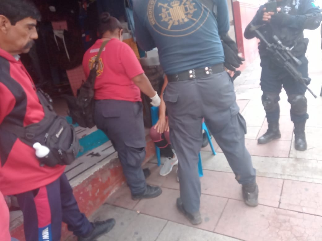 Mujer resultó lesionada al ser arrollada por una moto