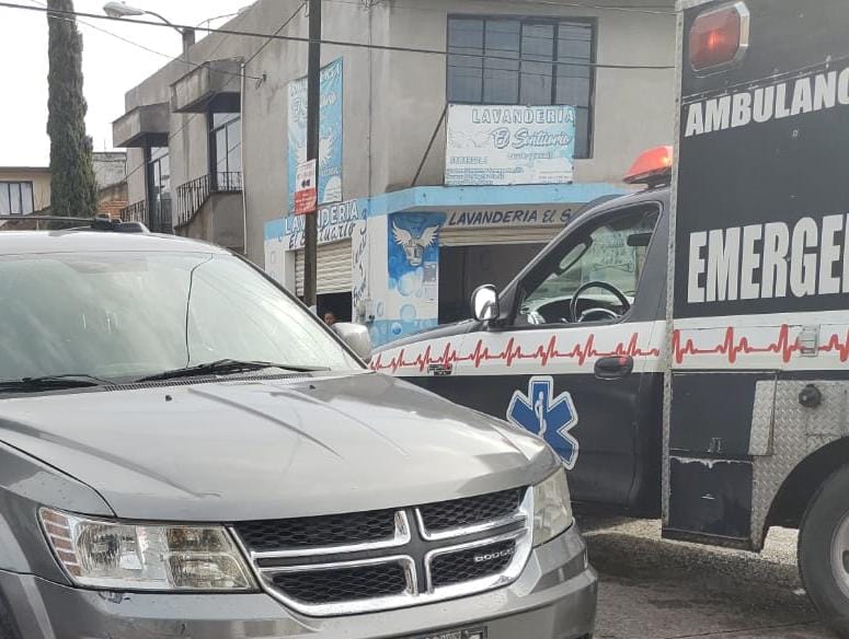Una mujer resultó lesionada en un choque entre una camioneta y una motocicleta