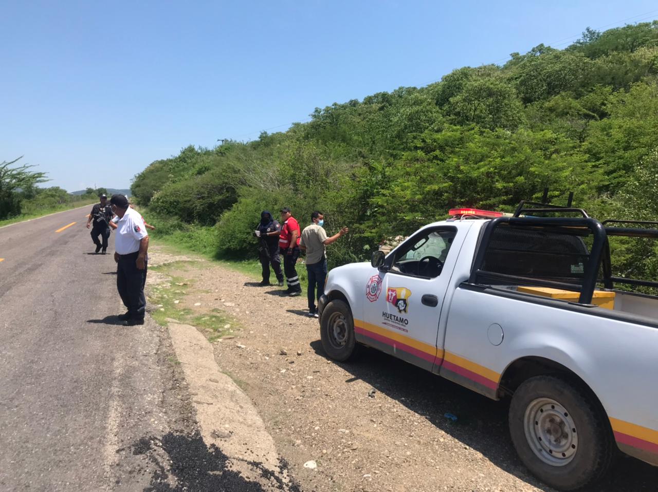 Madre y su hija de un año, perdieron la vida y chófer resultó herido, al chocar la camioneta donde viajaban