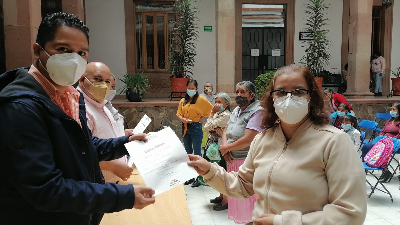 Premian a 24 artesanos zitacuarenses en Concurso Estatal de Artesanías