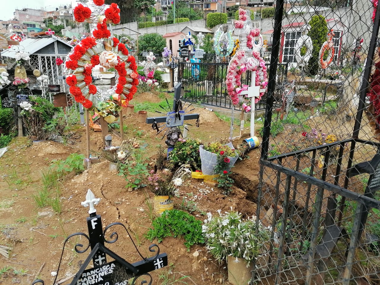 Al menos 30 tumbas del panteón municipal San Carlos presentan hundimientos por temporada de lluvias